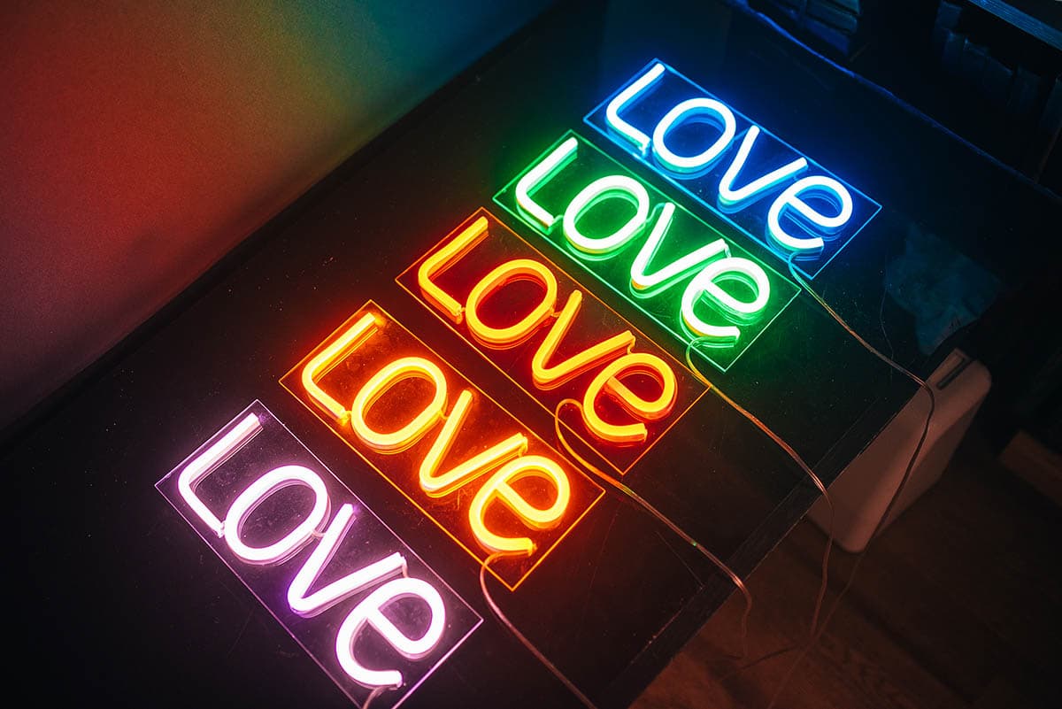 Ми почали виготовляти написи з гнучкого неону